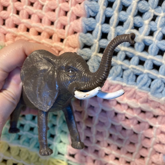 B1G2 - Plastic Realistic Elephant Animal - Buy 1, Get 2 FREE - Picture 8 of 8